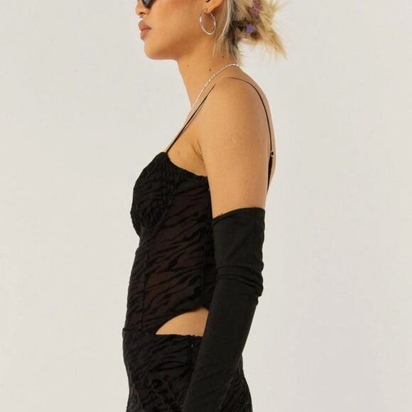 Peppermayo Exclusive - Put Me First Bodysuit - Velvet Burnout Zebra Black Sz 16 - Picture 4 of 16